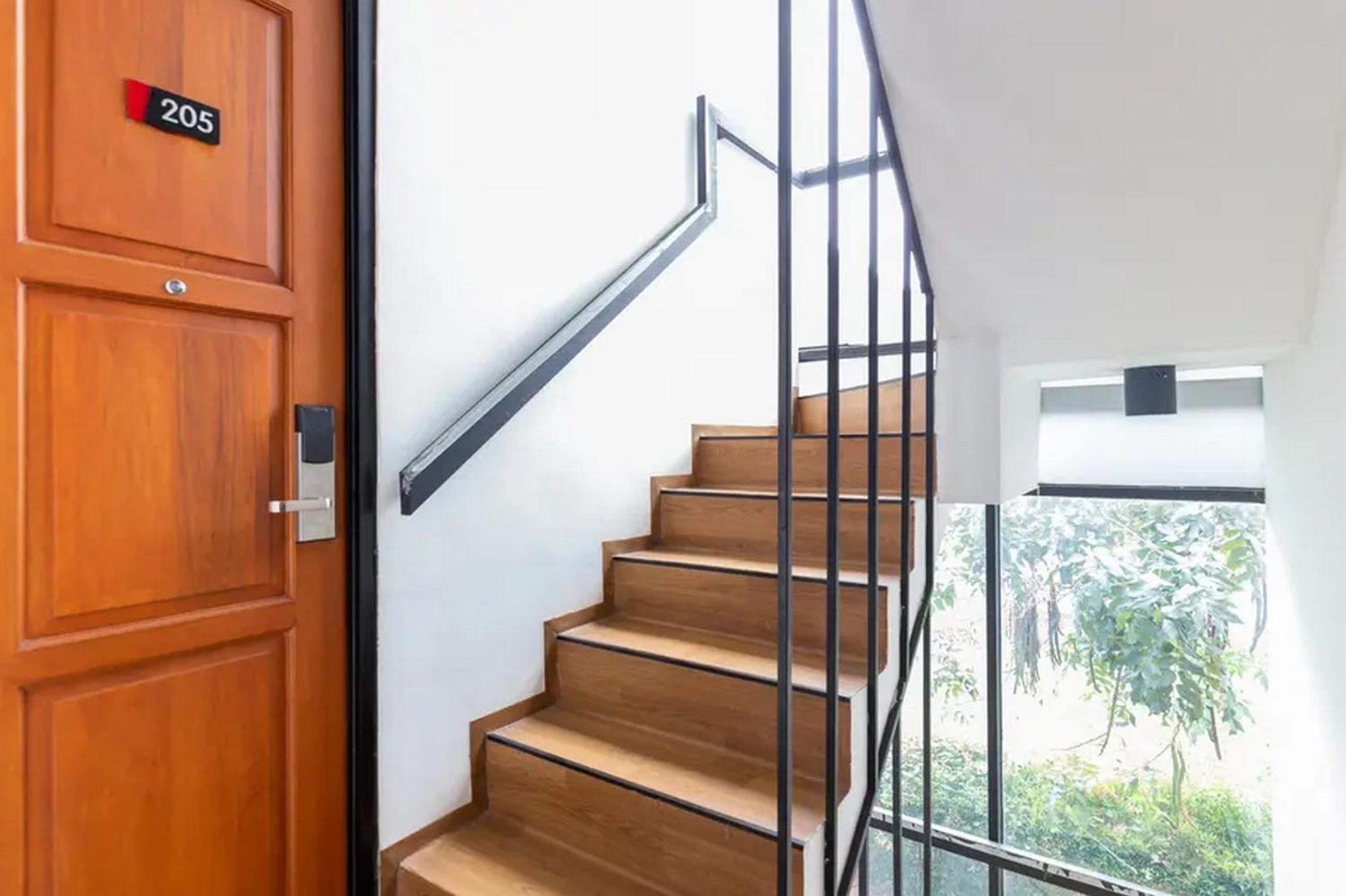 Reddoorz Plus Near Ice Bsd 2 Tangerang Bagian luar foto
